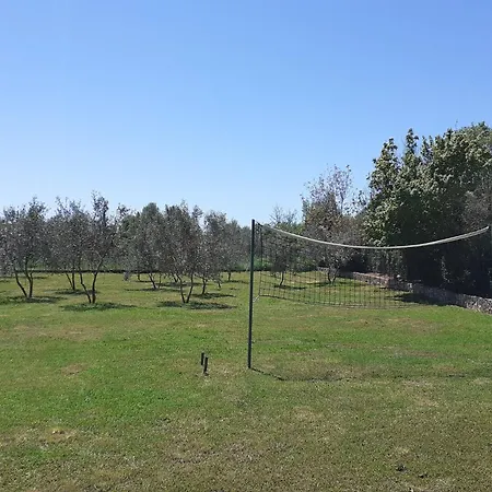 Vikendica Charming Pool Near