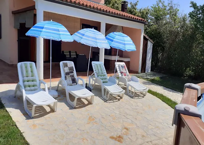 Vikendica Charming Pool Near *