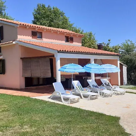 Holiday home Tranquil In With Swimming Pool Pula