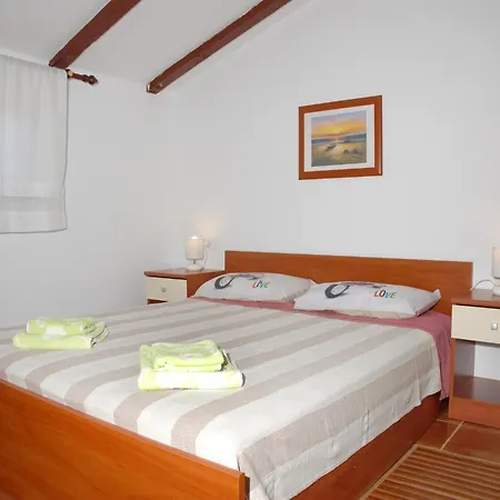 Charming Pool Near Tatil Evi Pula