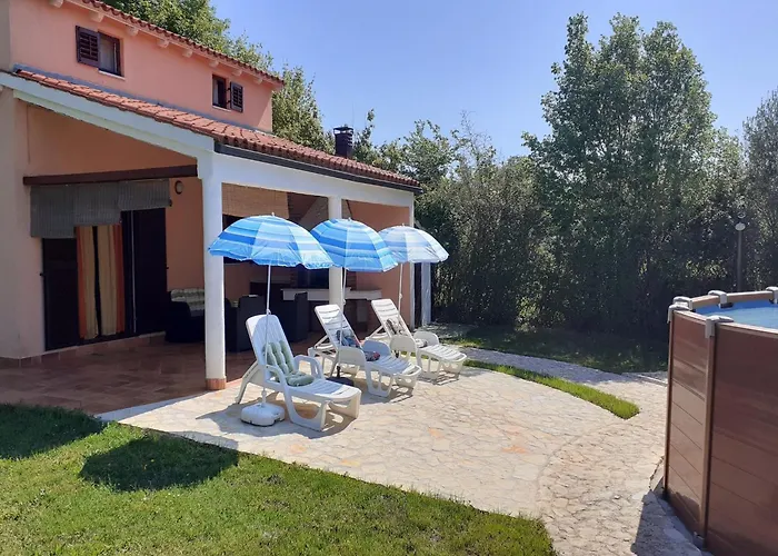 펜션 Charming Pool Near