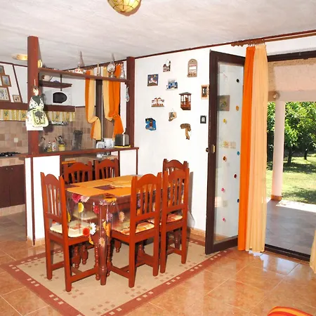 Charming Pool Near 別荘 *