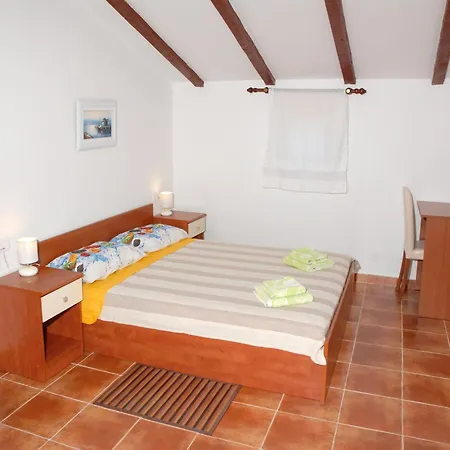 Charming Pool Near プーラ